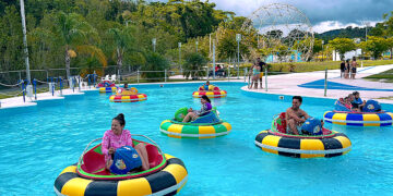 La parque recreativo con capacidad para 5 mil visitantes sigue abierto los fines de semana, con todas sus atracciones acuáticas en operación simultánea. (archivo)