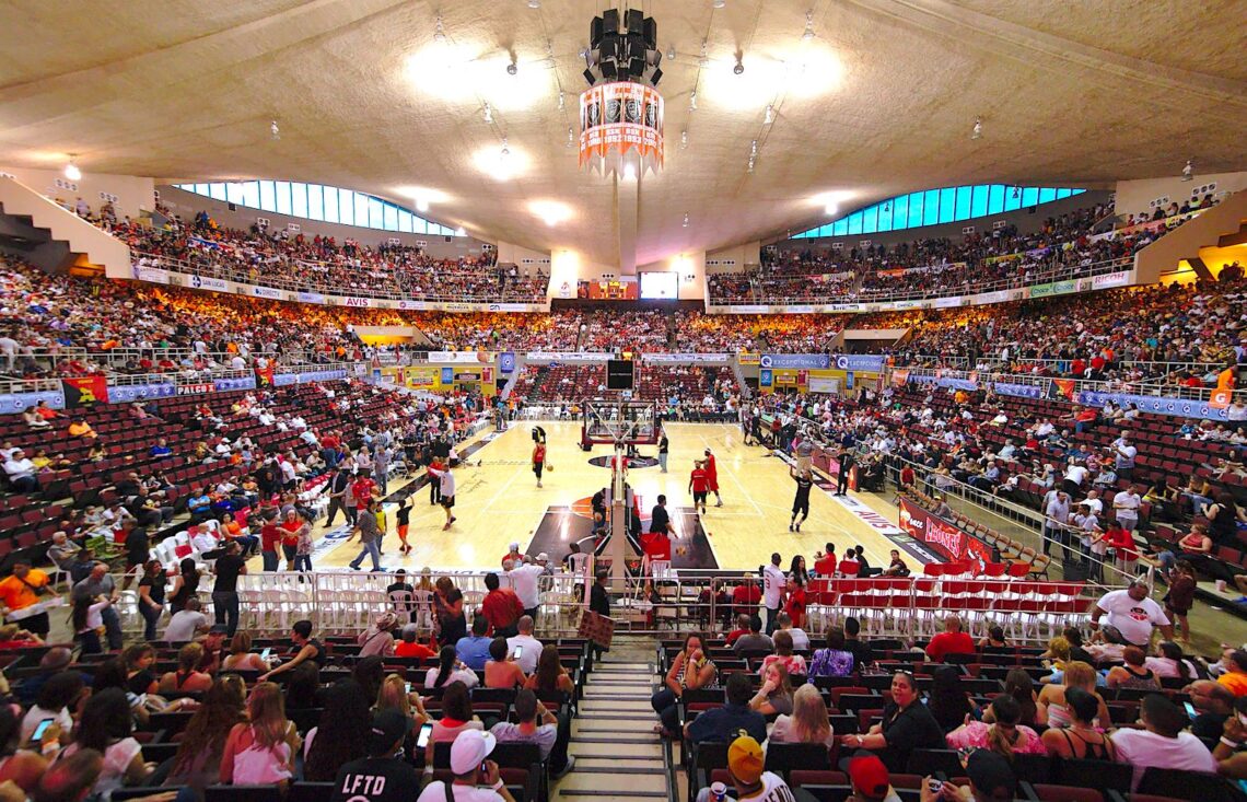 Durante 21 años, el tabloncillo del Auditorio Juan "Pachín" Vicens fue campo de batalla durante incontables momentos inolvidables en la historia de los Leones de Ponce. (foto archivo)