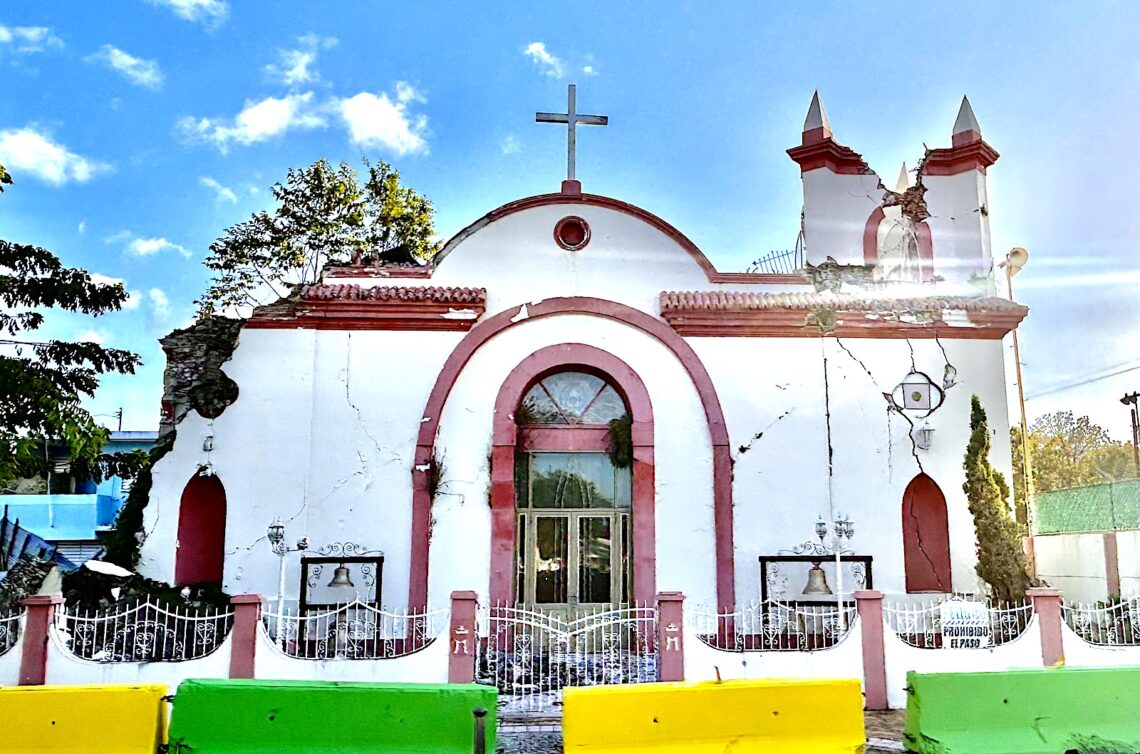 La casi bicentenaria iglesia de la Parroquia Inmaculada Concepción se someterá en el futuro cercano a un proyecto de restauración que le devolverá su aspecto y utilidad. (Foto: Omar Alfonso)