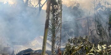 Incendio de cuatro casas en Punta Diamante en Ponce. (Foto: Cuerpo de Bomberos)