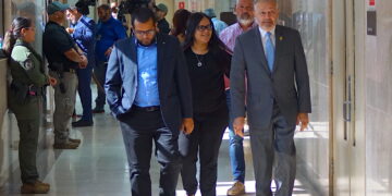 Luis Irizarry Pabón con su familia. (Foto: Jason Rodríguez Grafal)