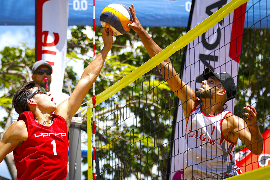 Diego Rivera de la Universidad Ana G. Méndez estará jugando en la semifinal del voleibol de playa LAI. (Foto: Edgardo Medina / LAI)