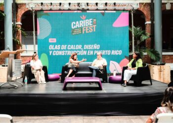 El panel, moderado por la periodista Aiola Virella, contó con la profesora de arquitectura Cristina Algaze Beato, el arquitecto Antonio Gárate Fernández y Hanna K. Rodríguez Morales, ingeniera ambiental de la Comisión para el Manejo de Riesgos, Emergencias y Desastres. (Foto por Esteban Morales Neris | CPI)