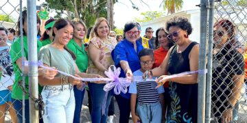 El rescate del plantel se consumó con la ceremonia de corte de cinta, luego de un año y medio de labores de autogestión y concertación de alianzas que permitieron la rehabilitación del lugar en uno que supla las necesidades de su gente. (Facebook: Karilyn Bonilla / Facebook)