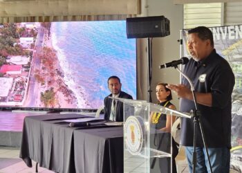 Nino Correa, comisionado de Manejo de Emergencias y Administración de Desastres, participó en la cumbre. (Foto: NMEAD)