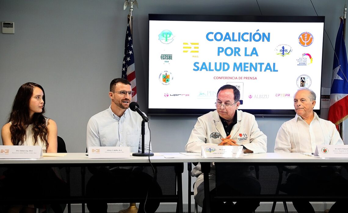 Coalición por la Salud Mental. En la imagen Fabiola Cruz, Johnny Rullán, Dr. Carlos Diaz y Dr. Jose Franceschini. (Foto suministrada).