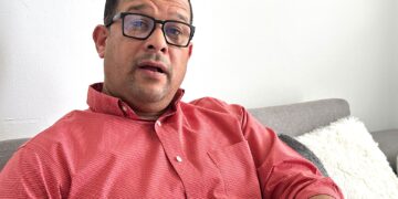 Ángel Torres Romero, apodado Látigo por herencia de su padre, tiene casi tres décadas de experiencia como investigador de Homicidios en la Policía de Puerto Rico. (Foto: Michelle Estrada Torres)