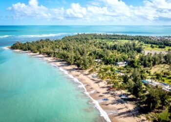 Balneario La Monserrate en Luquillo. (Foto: Discover Puerto Rico)