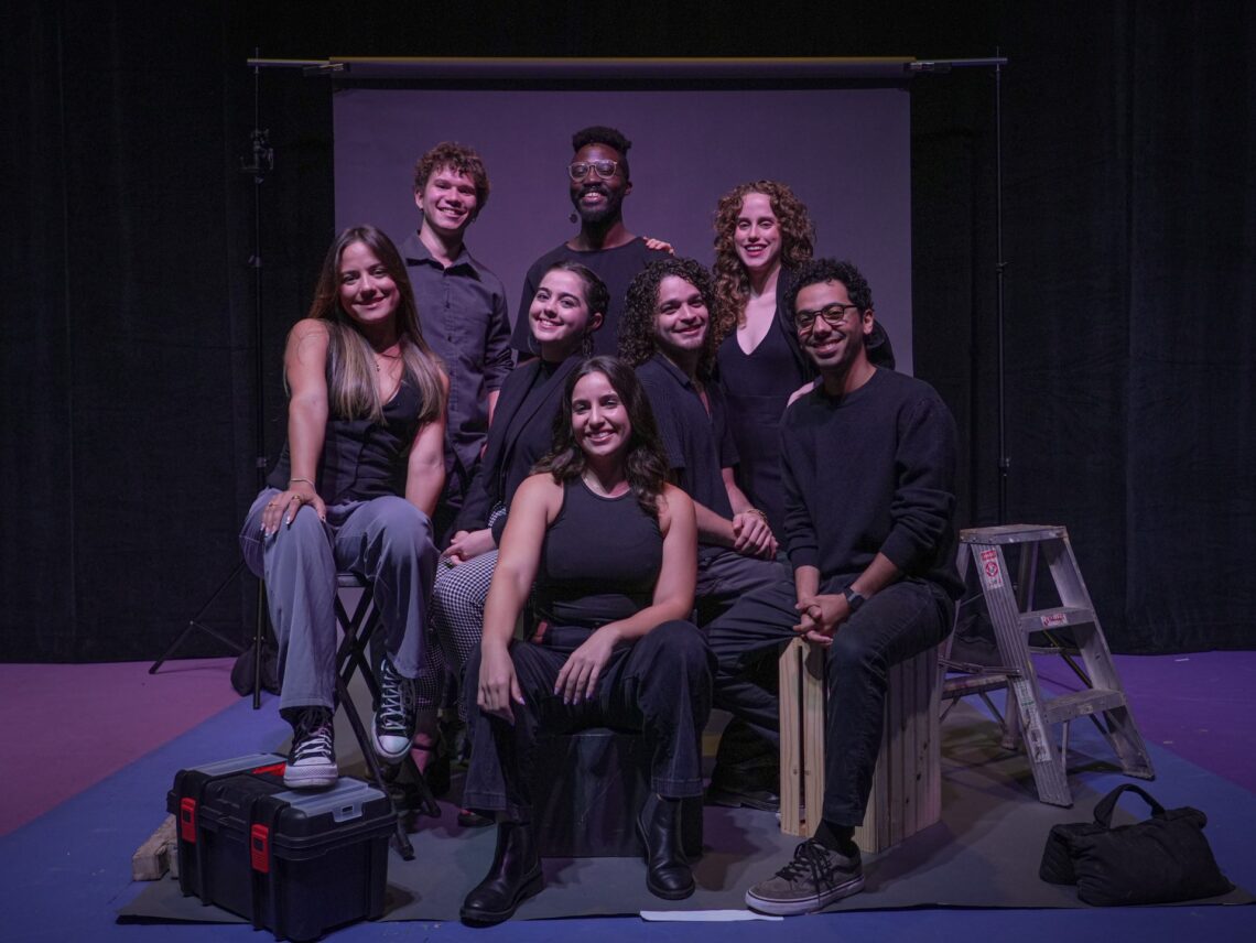 Elenco de la obra “Esta noche juega el Joker”. (Foto suministrada)