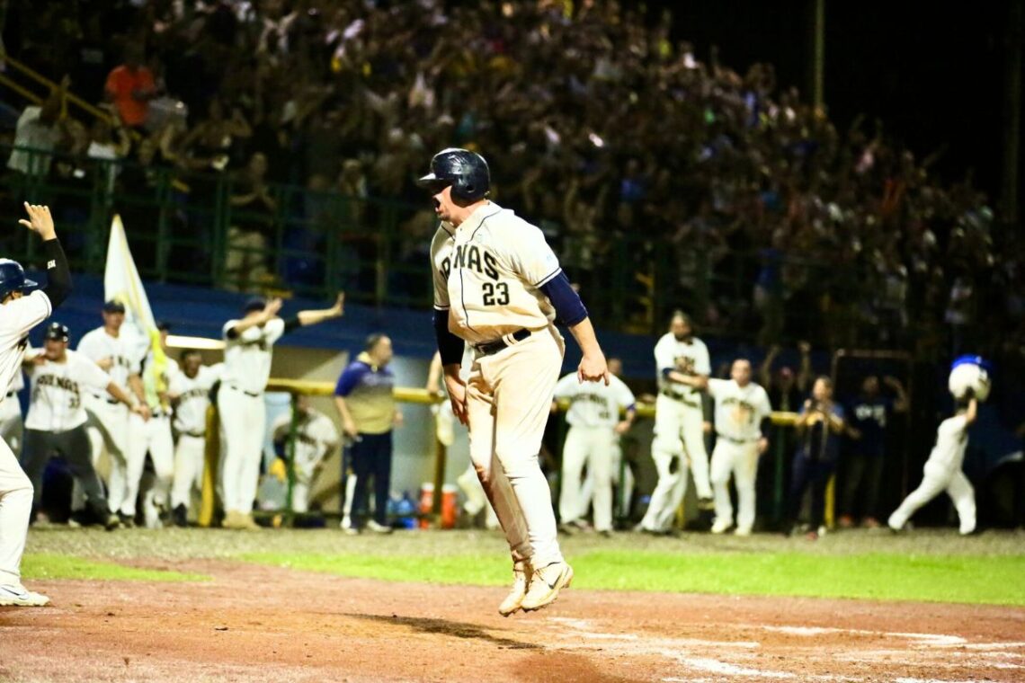 Dennis Pérez, de los Arenosos de Camuy (Foto: José Espinal)