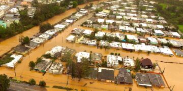 Solo 18 titulares de esta comunidad yaucana han logrado mudarse a un hogar seguro, con la ayuda de vales federales que han pagado el valor de sus propiedades. (Foto archivo, 2017)