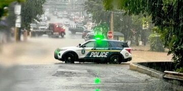 Carretera inundada en Guaynabo. (Foto: Municipio de Guaynabo / Facebook)