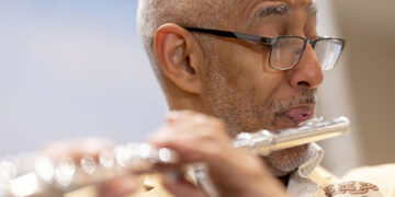 El flautista mayagüezano Néstor Torres es el homenajeado del evento. (Foto suministrada)