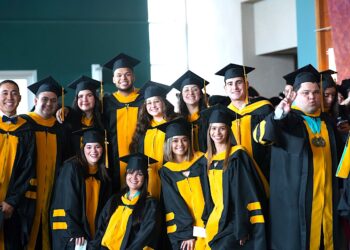 Los 408 nuevos egresados de la institución fueron titulados con doctorados en Medicina, Ciencias Biomédicas, Psicología Clínica y en Salud Pública con especialidad en Epidemiología. (Foto: PHSU / Facebook)