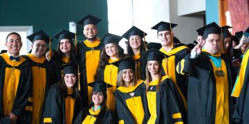 Los 408 nuevos egresados de la institución fueron titulados con doctorados en Medicina, Ciencias Biomédicas, Psicología Clínica y en Salud Pública con especialidad en Epidemiología. (Foto: PHSU / Facebook)