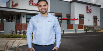 Chick-fil-A La Rambla abrirá sus puertas este jueves, anunció su propietario operador Enrique Questell Pereira.