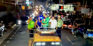 Ángel Luis Torres Ortiz se fue de caravana para celebrar su triunfo. (Captura de vídeo)