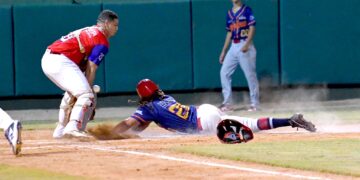 Marcos Peñaloza, de San Sebastián, llega a tiempo al plato. (Foto suministrada / Angel Santiago)