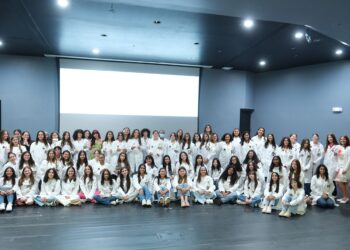 Grupo de jóvenes estudiantes que se graduaron como Embajadoras Científicas de Ciencia Puerto Rico. (Foto suministrada)