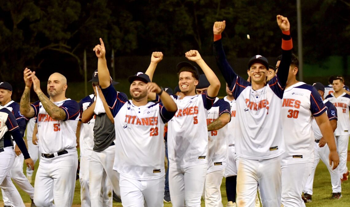 Los Titanes celebran su pase a la final. (Foto suministrada)