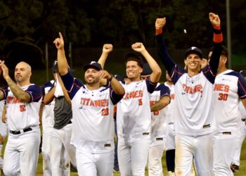 Los Titanes celebran su pase a la final. (Foto suministrada)