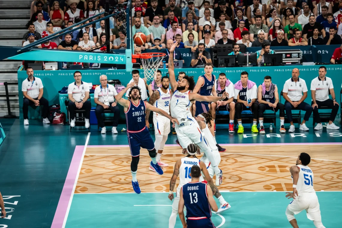 Puerto Rico versus Serbia en París 2024. (Foto: FIBA)