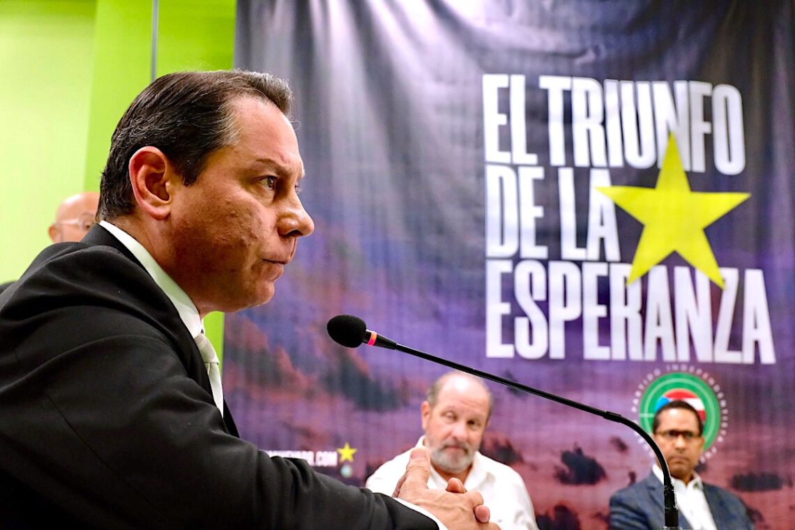 El candidato a la gobernación por el PIP y la Alianza de País, Juan Dalmau Ramírez, destacó que el actual estatus político es antidemocrático y limita las oportunidades de desarrollo de Puerto Rico. (suministrada)
