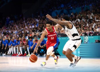Tremont Waters ante la defensa de Sudán del Sur en París 2024. (Foto: COPUR)