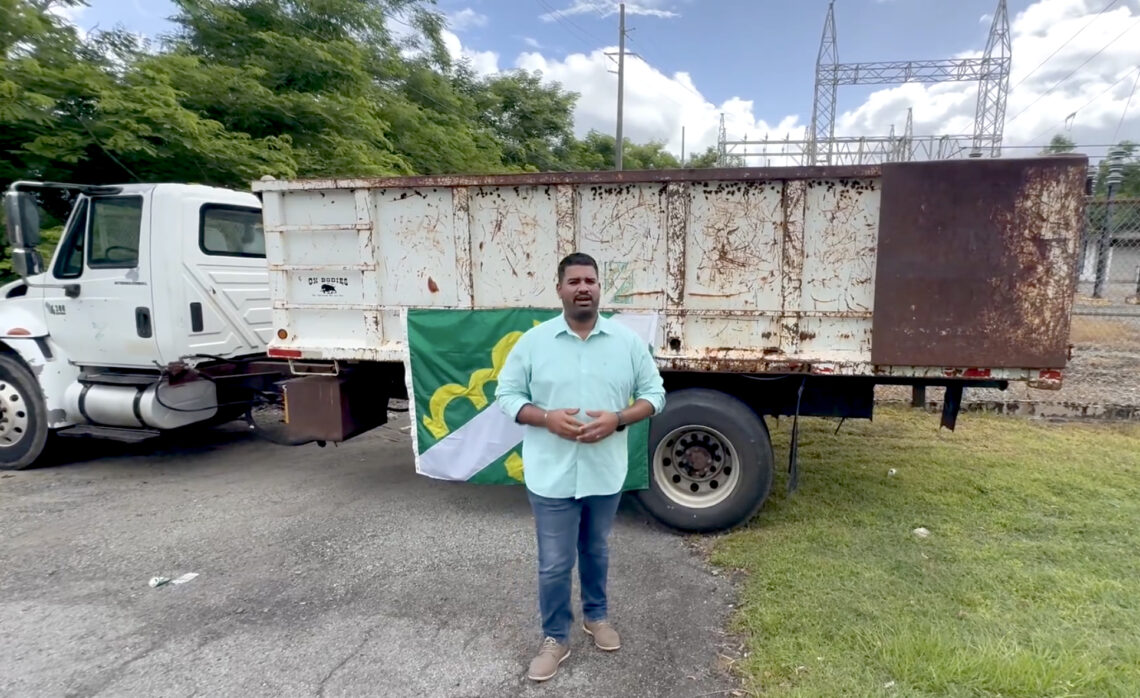 El alcalde Ángel Omar Lafuente Amaro bloqueó la subestación eléctrica del barrio Talante de Maunabo. (Captura de vídeo)