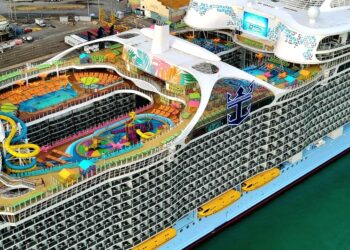 Utopia of the Seas en el Puerto de Ponce. (Foto: Visit Ponce / Facebook)