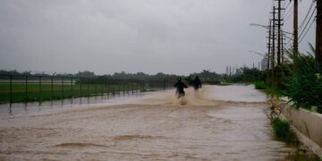 Inundación en la PR-1 en Ponce por el Aeropuerto Mercedita. (Foto suministrada)