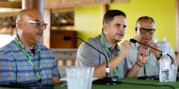 Representantes de LUMA Energy en la vista pública cameral efectuada hoy en Santa Isabel. (Foto suministrada)