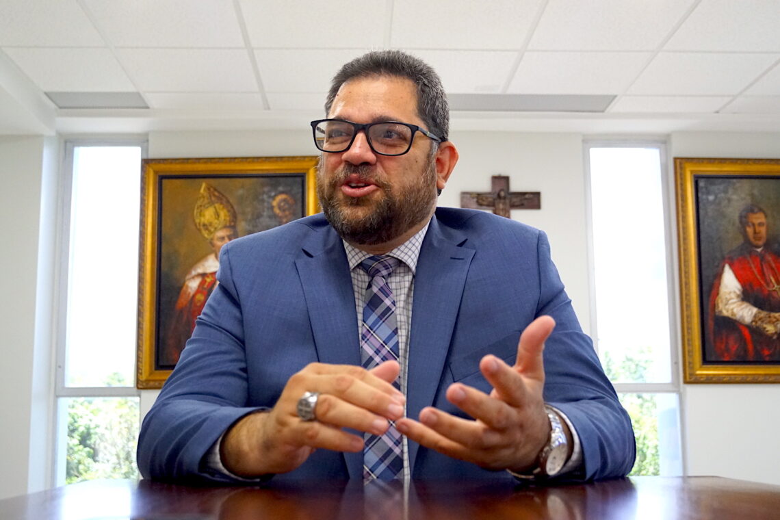 Frontera Agenjo indicó que el modelo de empresas municipales permitiría a la institución diversificar sus fuentes de ingreso y, de paso, propiciar un laboratorio vivo de experiencias profesionales para sus alumnos. (Foto: Jason Rodríguez Grafal)