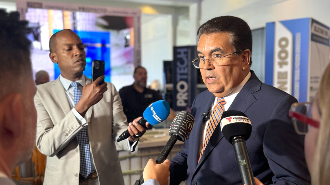 Javier Jiménez luego de retirarse de la convención de los contratistas. (Foto suministrada)