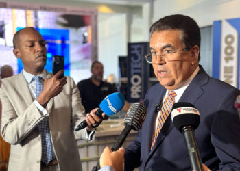 Javier Jiménez luego de retirarse de la convención de los contratistas. (Foto suministrada)