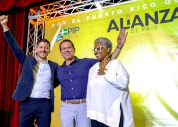 Manuel Natal Albelo, Juan Dalmau Ramírez y Ana Irma Rivera Lassén. (Foto archivo)