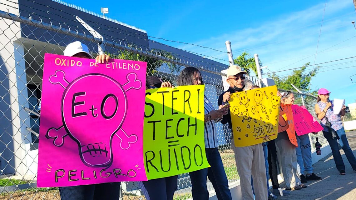 Los manifestantes reclaman la intervención de autoridades gubernamentales y federales, además de un urgente estudio de salud, luego de que representantes de la EPA confirmaran durante una reunión comunitaria que las familias cercanas a la sede de Steri-Tech enfrentan un riesgo elevado de desarrollar cáncer. (suministrada)