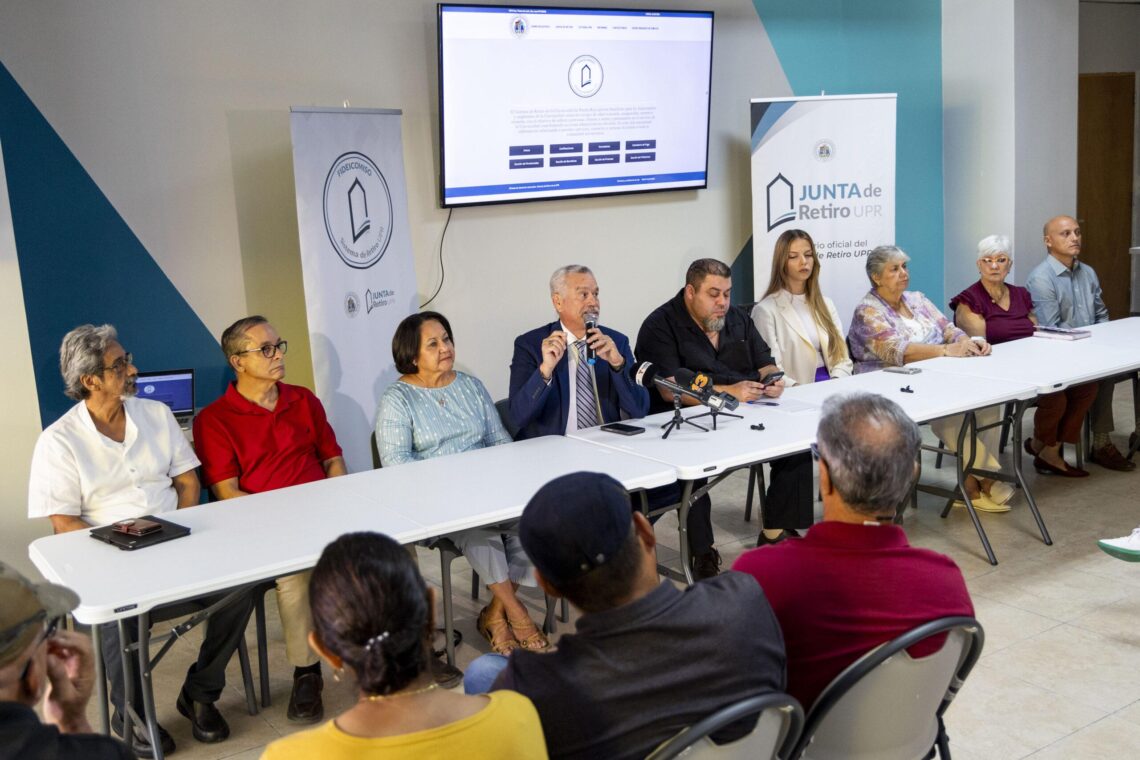 Junta de Retiro de la UPR y su equipo legal. (Foto suministrada)