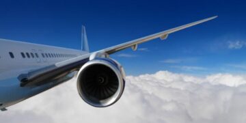 Mediante buscadores de vuelo creados por compañías como Expedia, los escasos asientos disponibles entre Tampa y San Juan rondaban este lunes entre los $552 a $592 ida. (Foto: iStock)