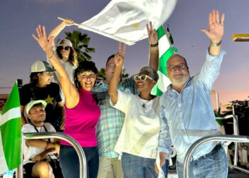 María de Lourdes Santiago Negrón, Denis Márquez, Ana Irma Rivera Lassén y Rafael Bernabe Riefkohl, candidatos de la Alianza de País. (Foto: Patria Nueva PR / Facebook)