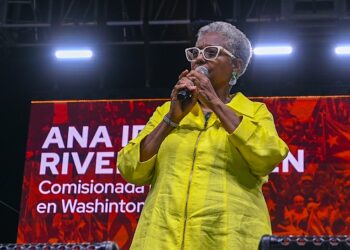 “Juan no va solo a la gobernación. Yo sé que mucha gente, cuando habla de que apoya a la Alianza, piensan en Juan Dalmau nada más. Si ustedes hacen eso, lo dejan solo”, dijo Rivera Lassén. (Foto: Movimiento Victoria Ciudadana / Facebook)
