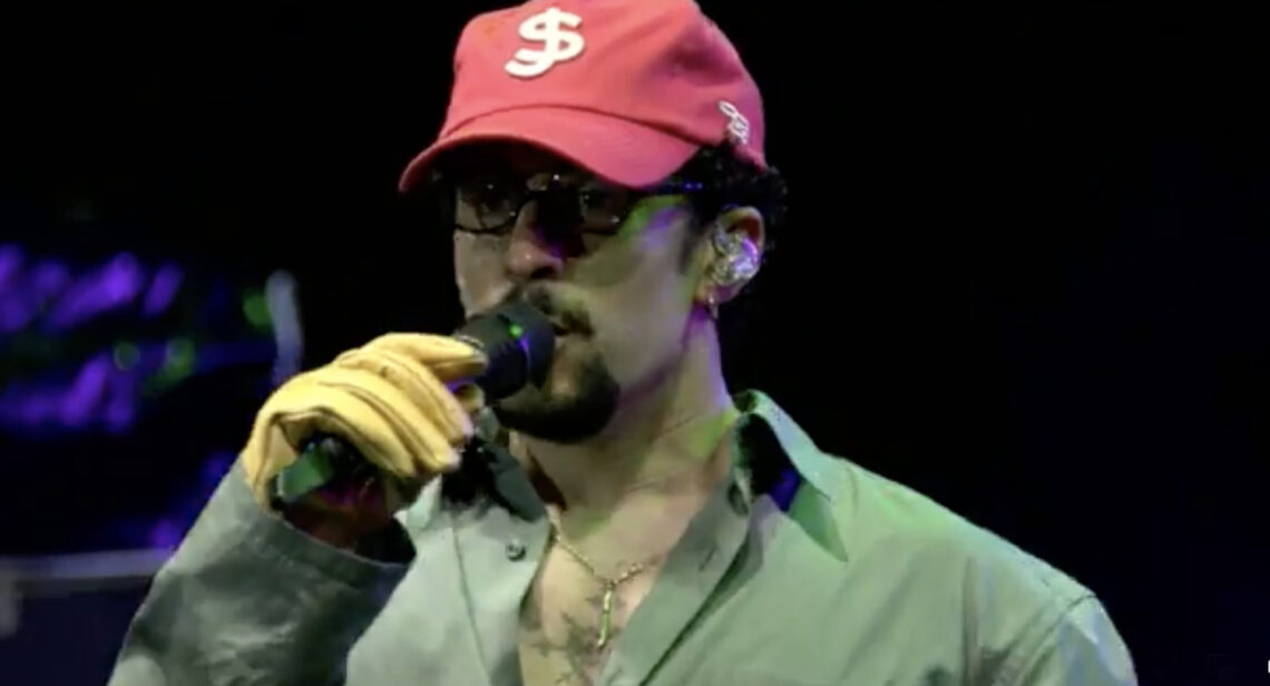 Bad Bunny en el cierre de campaña de la Alianza de País. (Captura de vídeo)