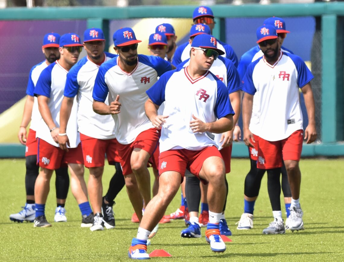 Equipo Nacional de Béisbol para el torneo Premier12 en México. (Foto suministrada)