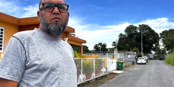 De madrugada, la vibración de puertas y ventanas ha sido tan severa que resulta inevitable perder el sueño o pensar en lo peor, confesó José Rodríguez Morales, uno de los vecinos del sector San Germán. (Foto: Omar Alfonso)