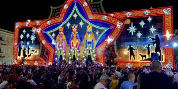 Las celebraciones navideñas en la Plaza Cristóbal Colón se extenderán hasta el sábado 4 de enero de 2025. En la imagen, montaje del 2023. (Foto: Municipio de Mayagüez / Facebook)