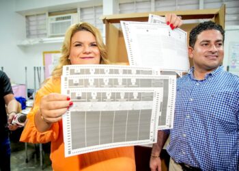 Jenniffer González Colón, candidata del Partido Nuevo Progresista, y su esposo José Yovín Vargas votaron en la Escuela Salvador Brau de Carolina. (Foto: Jenniffer González/Facebook)