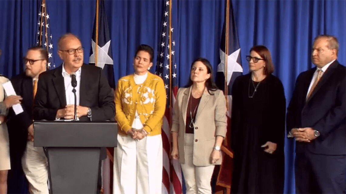 Juan Zaragoza Gómez junto al Comité de Transición gubernamental entrante. (Foto: CyberNews)