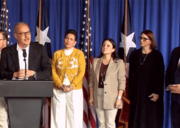 Juan Zaragoza Gómez junto al Comité de Transición gubernamental entrante. (Foto: CyberNews)