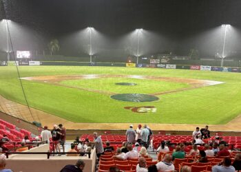 El terreno del Estadio Yldefonso Solá Morales no estaba hábil para jugar. (Foto suministrada)