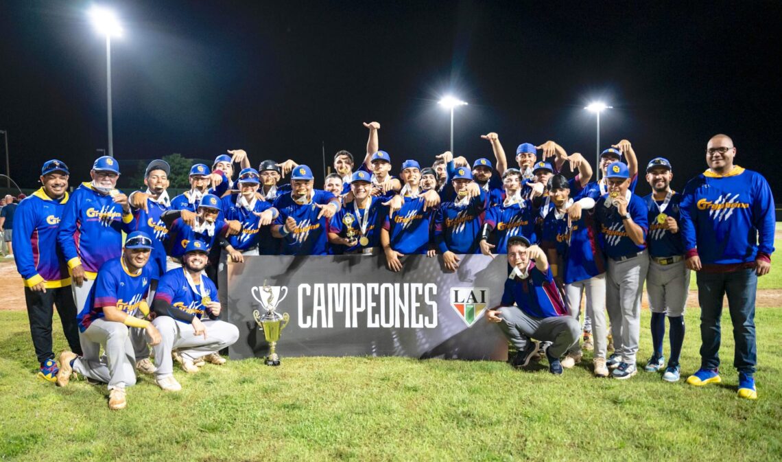 Los Gryphons de la Caribbean University ganaron su tercer título en el béisbol de la LAI. (Foto suministrada / Luis Ortiz)
